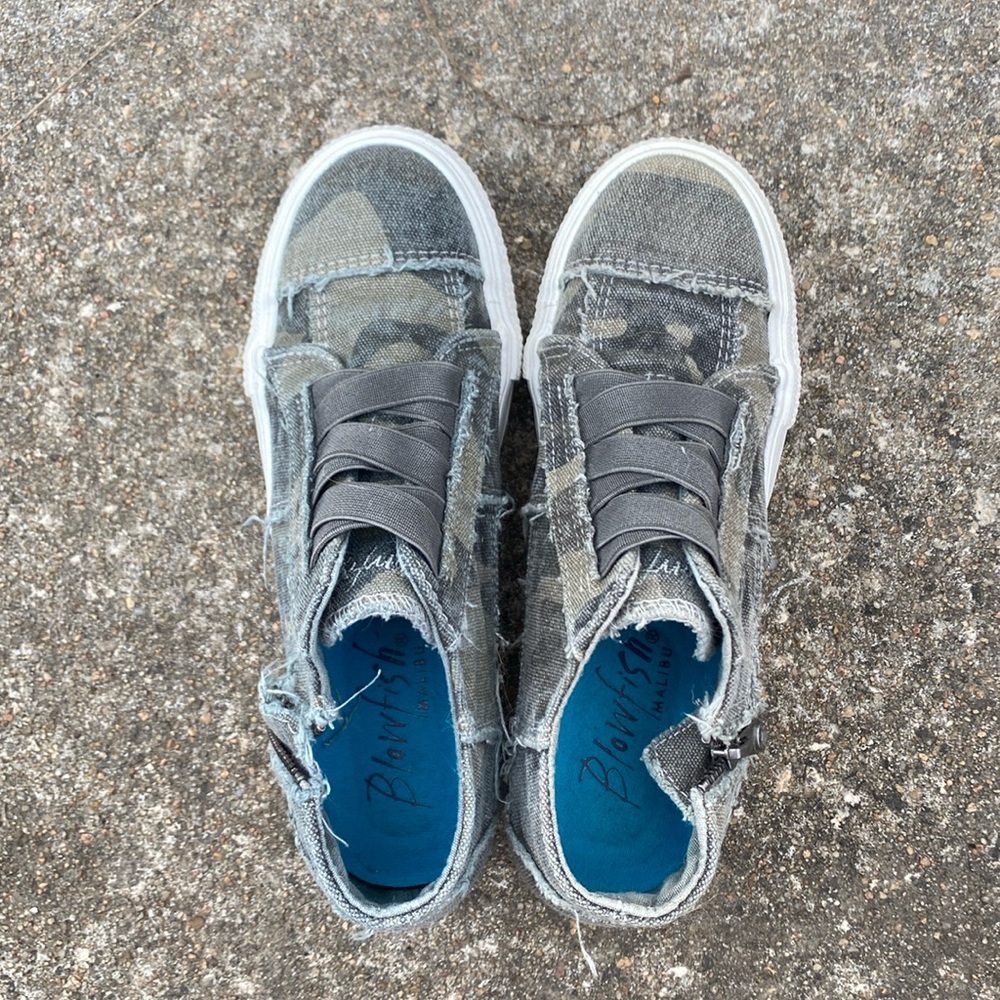 Blowfish Malibu Women’s Camo Sneakers. Size 7